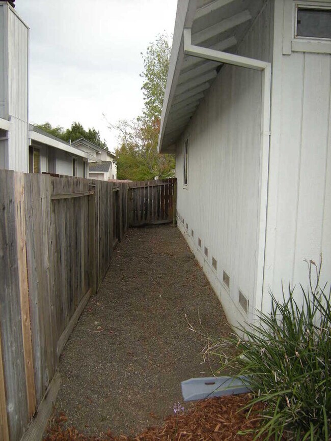 Building Photo - Charming 3-bedroom, 2-bathroom home!