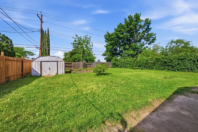 Building Photo - 2612 Ribier Way