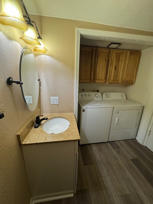 Building Photo - Now Leasing: Charming 1 Bedroom, 1 Bathroo...