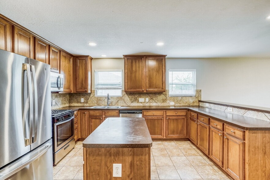 Building Photo - 4703 Montclair Hill Ln