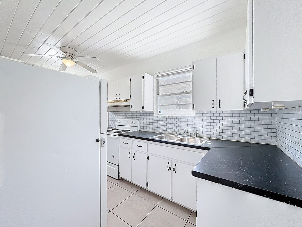 Building Photo - 401 NW 16th Ave