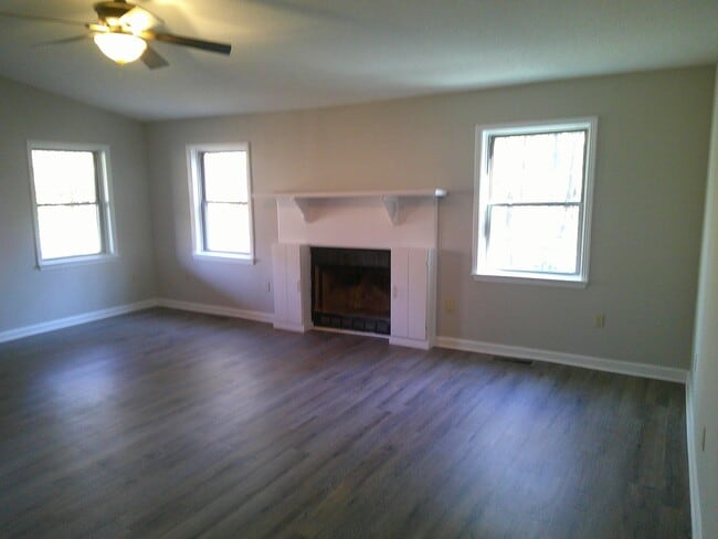 Building Photo - 779 Ridge Crest Dr