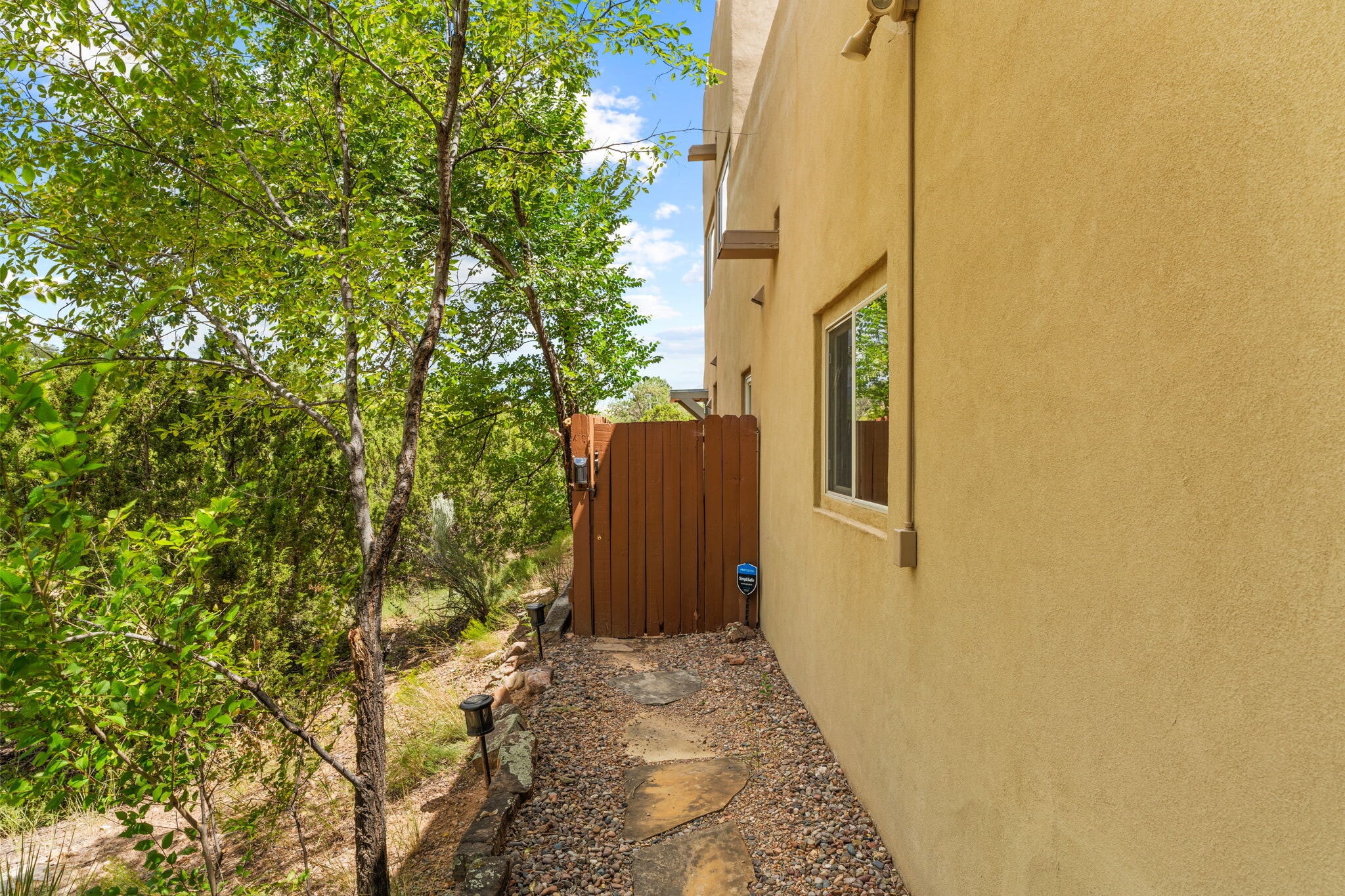 Building Photo - 2132 Ridgeview Cir