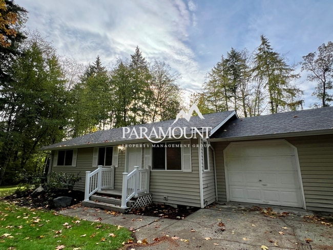 Building Photo - Cute 3 Bedroom Duplex in Gig Harbor