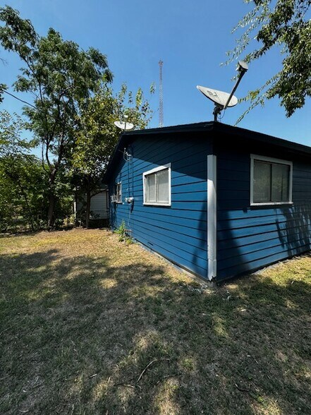 House Back - 2818 S Grove St