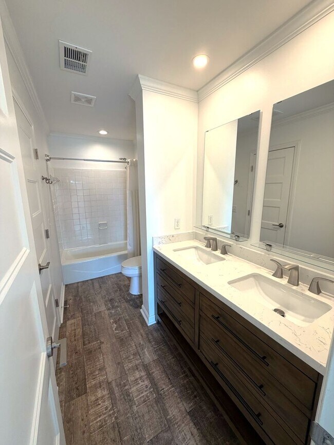 Building Photo - 646 Portside Dr