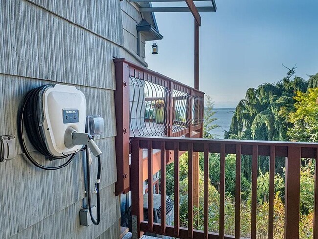 Building Photo - Breathtaking Elliott Bay Views & Sunset Serenity—Steps to Alki Beach!