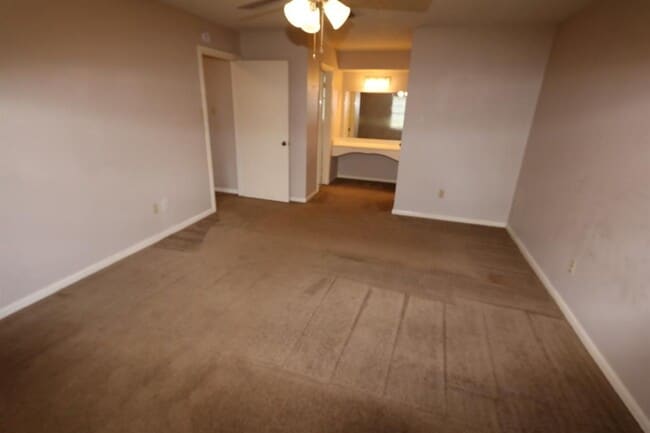 Building Photo - 6907 Dartford Ct