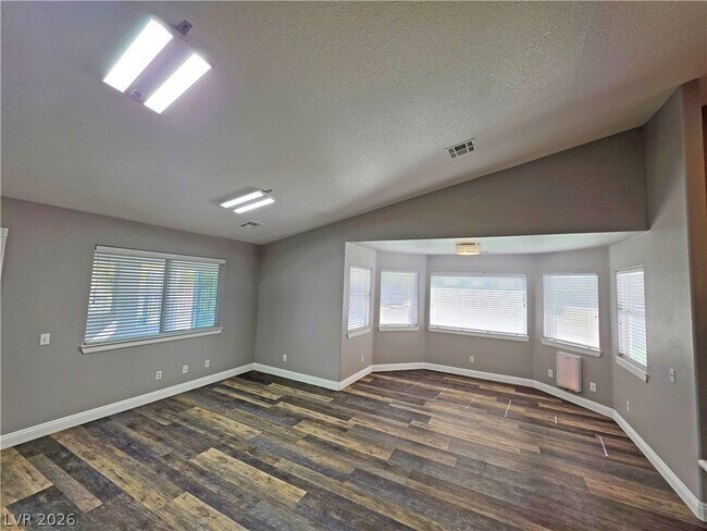 Building Photo - 3630 E Vineyard Dr
