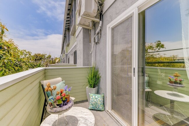 Building Photo - Vacation rental at the beach $2800... or long term $3500