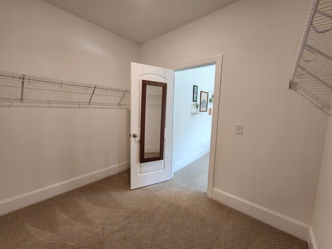 Building Photo - Home Available in Summerhouse on Everett Bay! Showings Coming Soon.