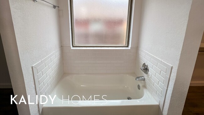 Building Photo - 5921 SE 88th St