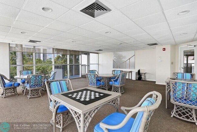 Building Photo - 525 N Ocean Blvd