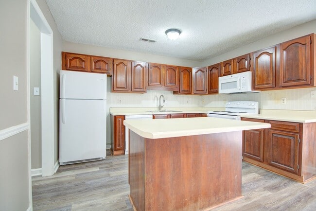 Building Photo - Nice Rental in Central Decatur!