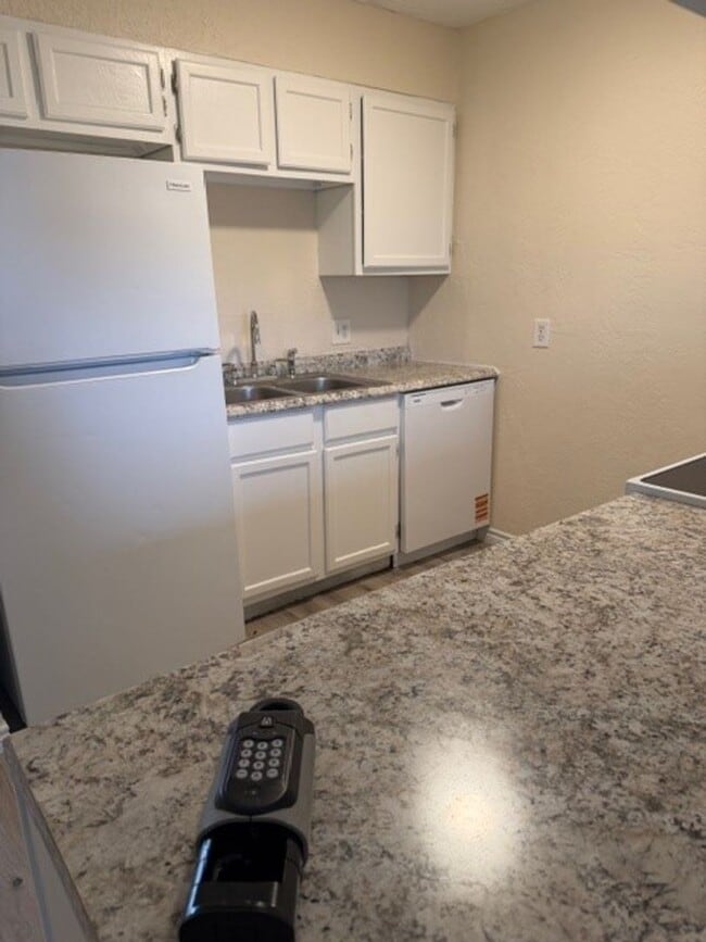 Building Photo - 6929 SW Hampshire Cir