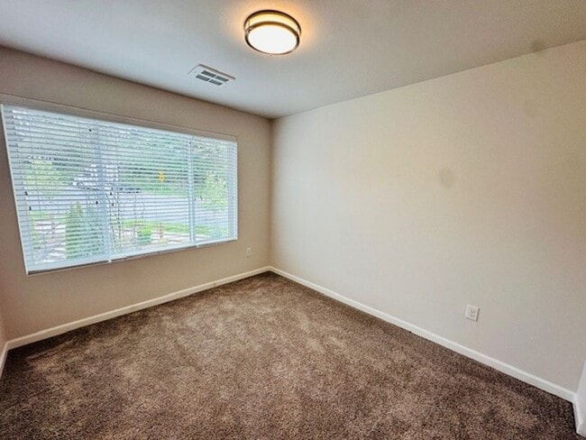 Building Photo - 3Bd/2.25Ba Seattle Townhouse