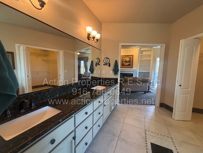 Building Photo - 4726 Abbey Hill
