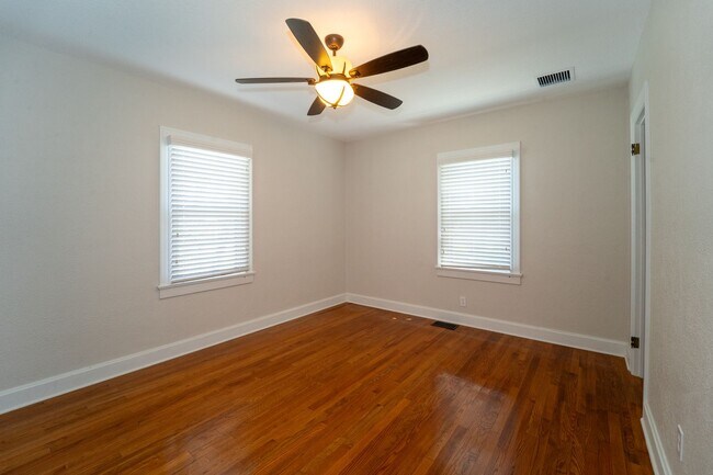 Building Photo - Davis Shores 3/2 Single Family Home
