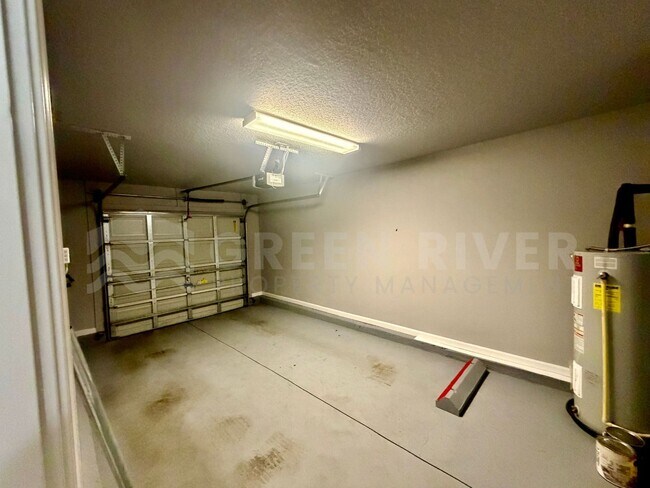 Building Photo - Beautiful 2BR Townhome in Amenity-Rich Fleming Island Community!!