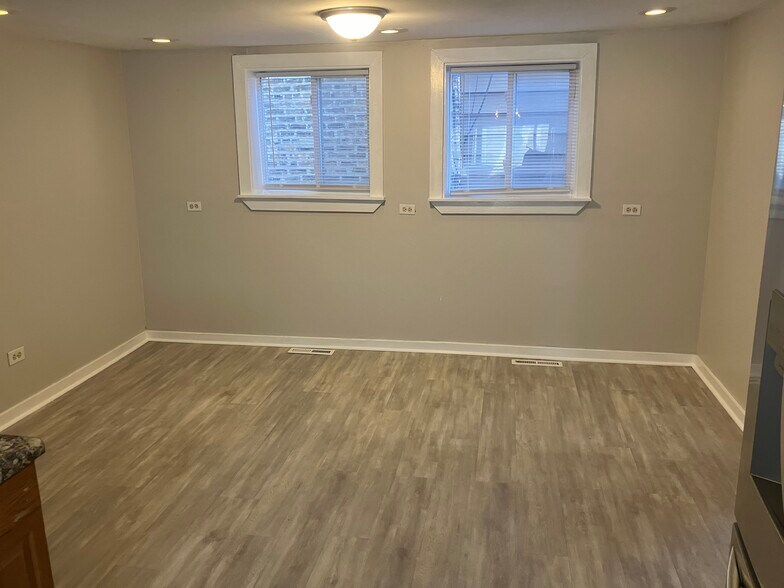 Kitchen/ Nook - 1733 W Superior St