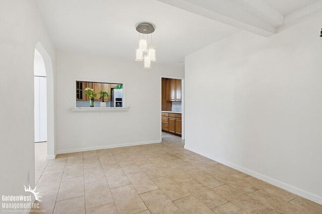 Building Photo - Newly Remodeled 5Bdm 2Ba Home with Huge Patio!