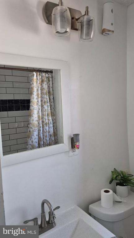 Building Photo - 5004 Meadowbrook Dr