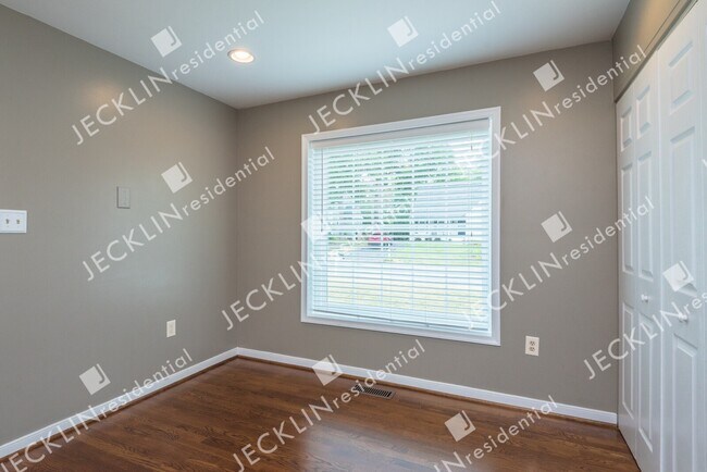 Building Photo - 2329 Horsley Dr