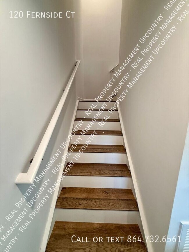 Building Photo - 120 Fernside Ct