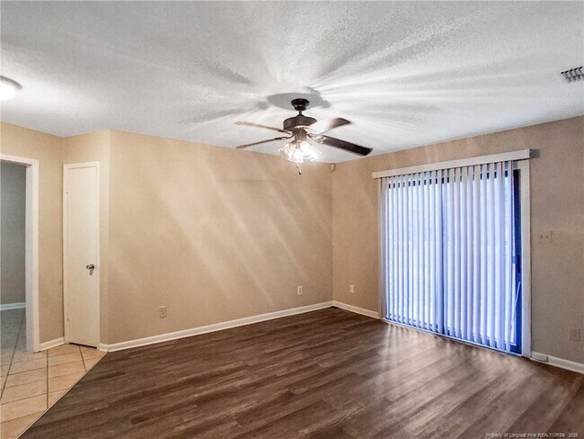 Building Photo - 6594 Honeysuckle Dr