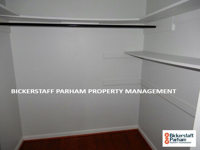 Building Photo - 4 Bedroom 2 Bath Located Off Of Double Chu...