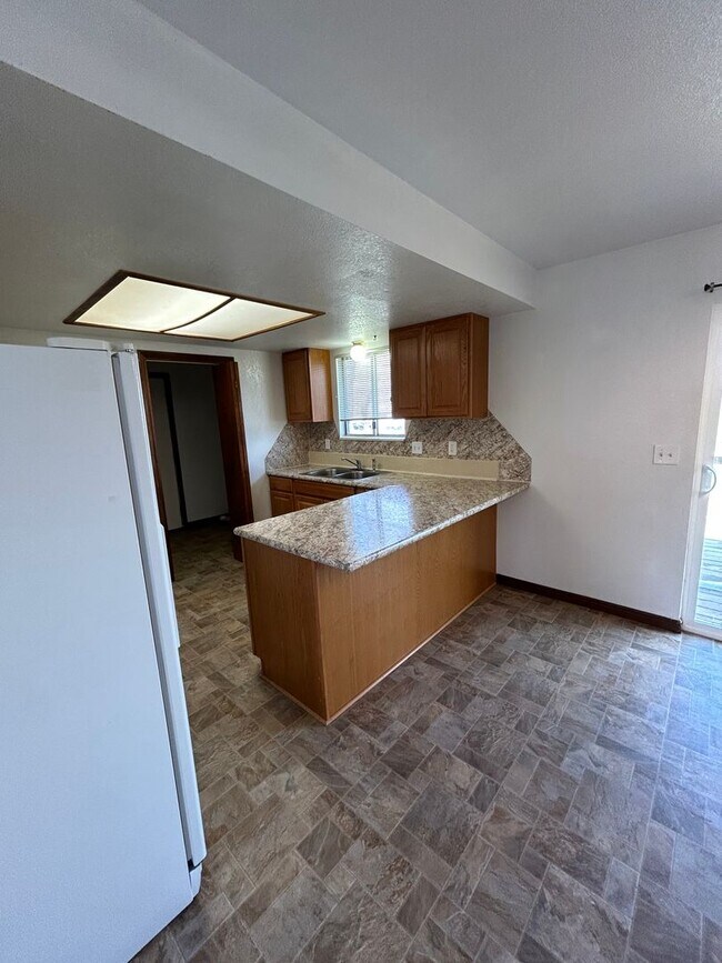 Building Photo - 3 bedroom 1 bath home in south Spanish Fork