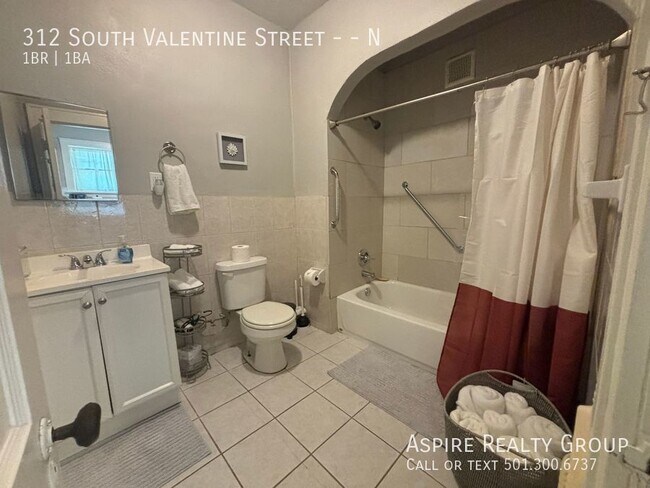 Building Photo - 312 S Valentine St