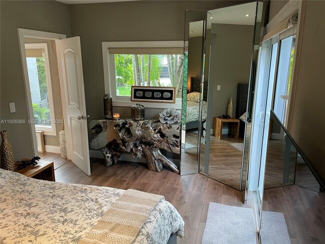 Building Photo - 2654 SW 25th Ter