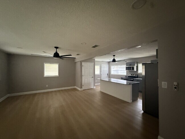 Building Photo - NEWLY RENOVATED 3 BEDROOM, 2 BATH HOME – A...