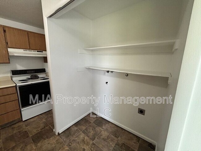 Building Photo - 4642 S Arlington Park Dr