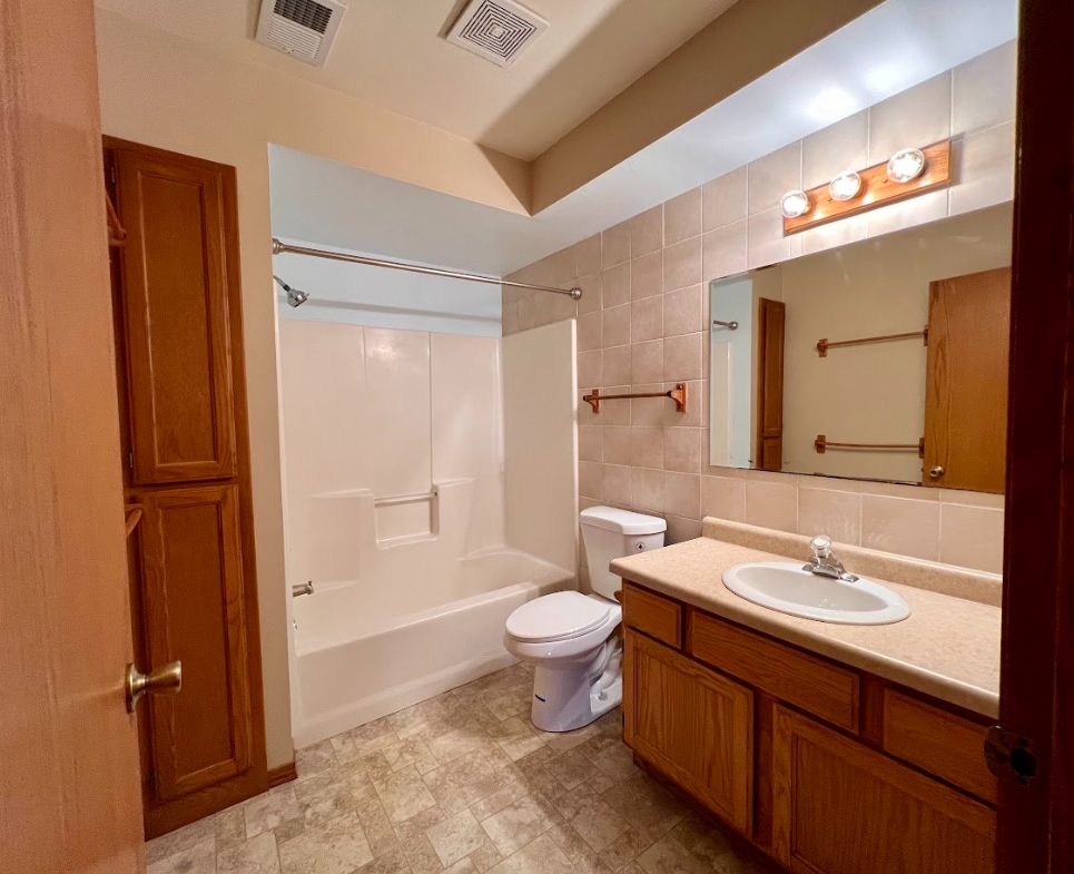 Main Bath - 2793 Aquarius Rd