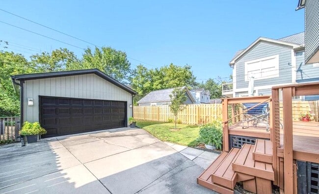 Building Photo - 986 Smith Ave