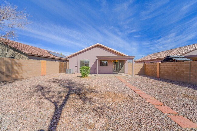 Building Photo - Prime Surprise Location | 3 Bed, Low-Maintenance Yard + Amenities