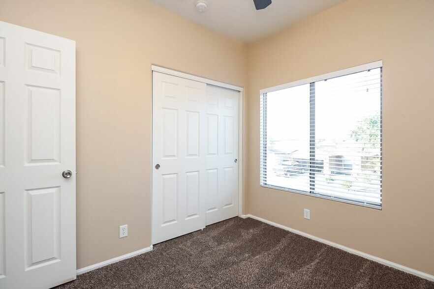 Building Photo - 735 W Fruit Tree Ln