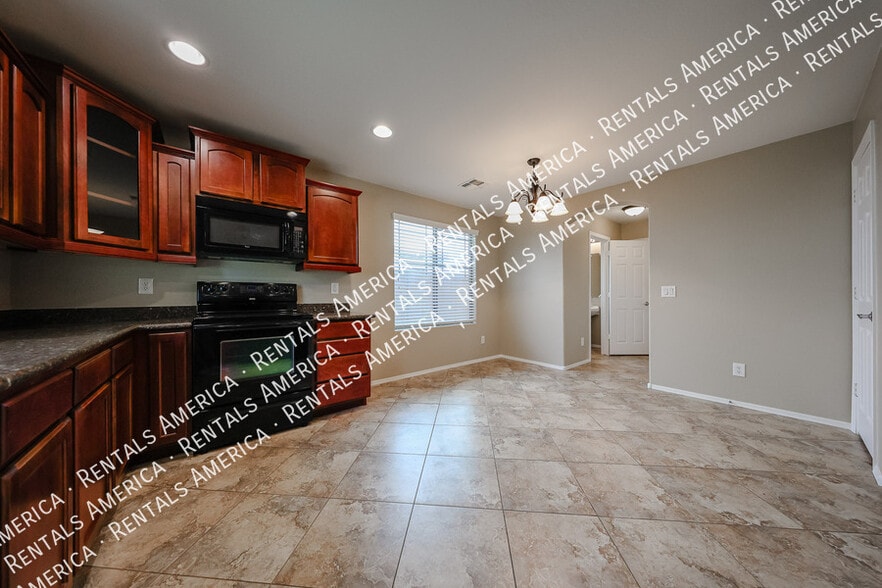 Building Photo - 2472 E Boston St