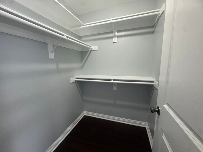 Building Photo - Renovated 2BD/2BA with Tandem Parking, Oversized Balcony & In-Unit Laundry — Downtown Long Beach