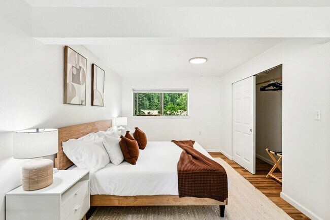 Building Photo - 14341 WA-530