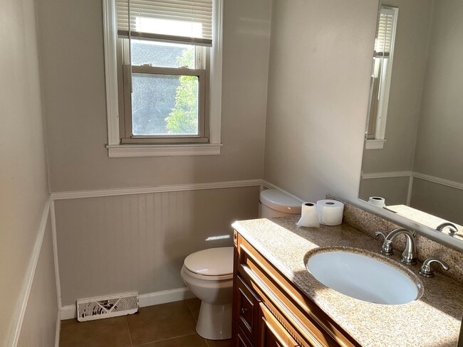 Building Photo - HomeFor Rent with 3 Bedrooms, 2 Baths, 2 Car Garage in Lincolnton NC