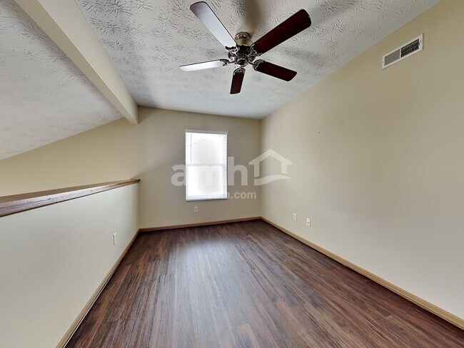 Building Photo - 1302 Shannon Ln