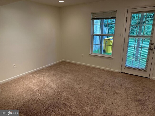 Building Photo - 7216 Mockingbird Cir