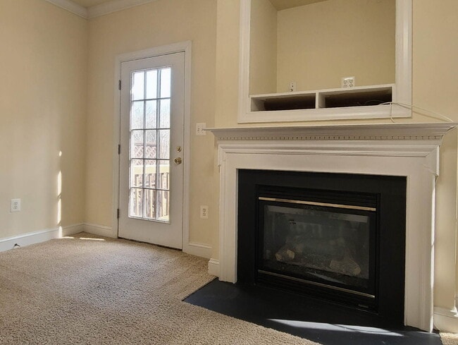 Building Photo - 3-Level Townhome with Two Primary Suites