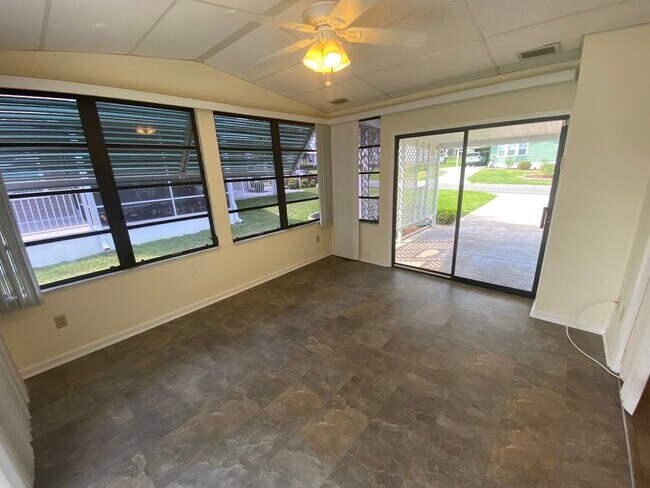 Building Photo - Beautiful 2 + 2, ANNUAL Lease In Orange Bl...