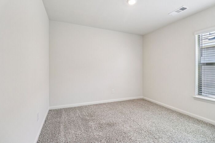 Building Photo - 520 Trinity Trl