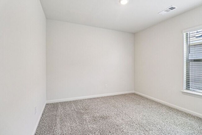 Building Photo - 520 Trinity Trl