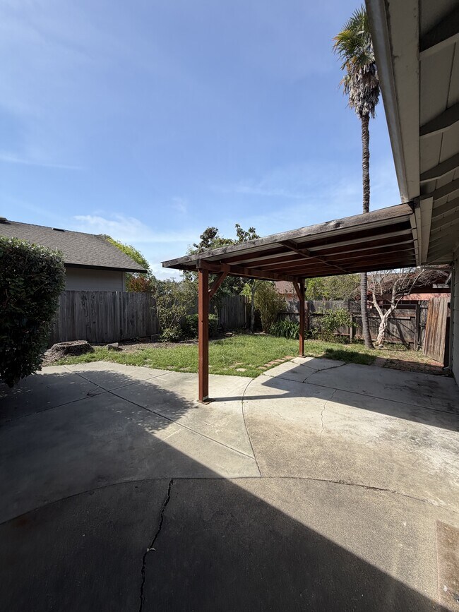 Building Photo - 1717 Tisserand Dr